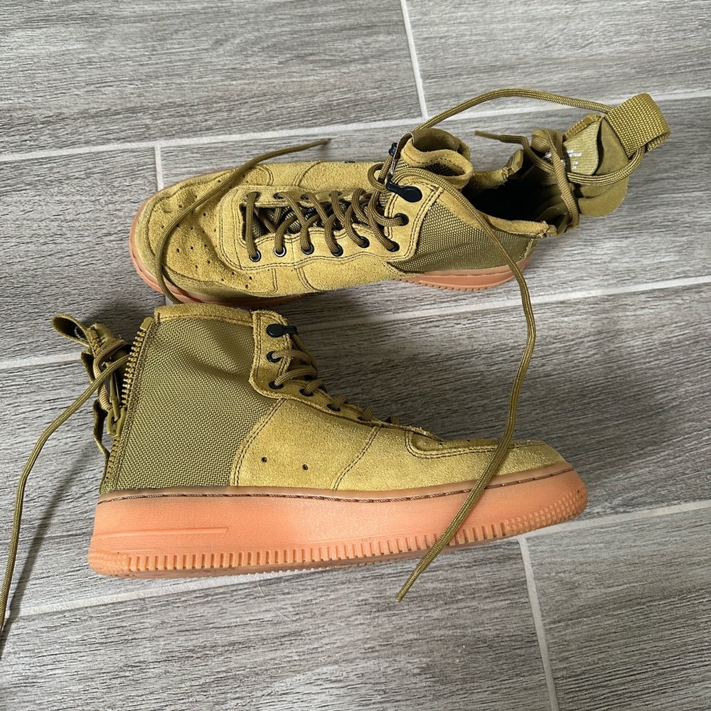 Nike Women’s Sneakers (Used:Good)